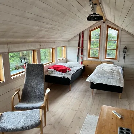 Mysig Fjaellstuga Med Direktanslutning Till Fjaellet Oviken Exterior photo